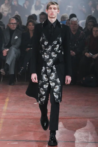 Look 7